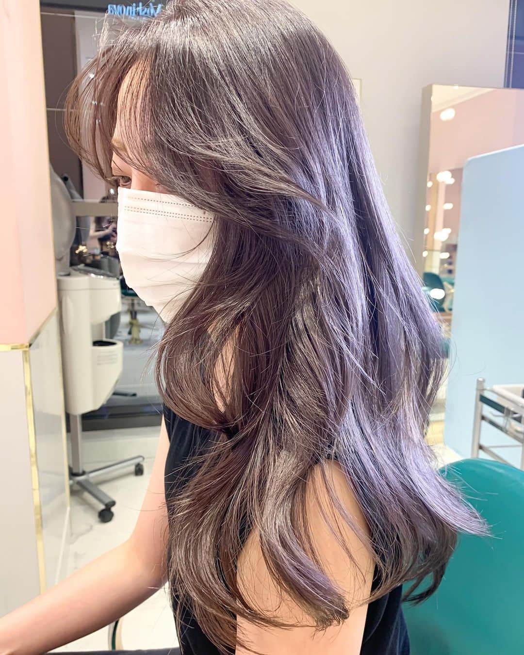原涼香のインスタグラム：「A/W大人気🤎 𝐆𝐥𝐨𝐬𝐬 𝐛𝐫𝐨𝐰𝐧 𝐠𝐫𝐚𝐲  色気のある上品カラーに、レイヤーカット ❤︎ ㅤㅤㅤㅤㅤㅤㅤㅤㅤㅤㅤㅤㅤ 1ケアブリーチでさらに透明感upします ㅤㅤㅤㅤㅤㅤㅤㅤㅤㅤㅤㅤㅤ」