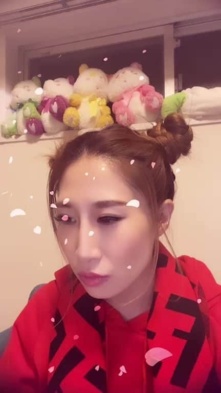 赤崎ティナ（西浦舞由美）のインスタグラム：「コメントひろいきれなくてごめんなさい😭😭 #igtv #片思い　歌ってます！ #ロードオブザリングスてぃな #インフルエンサーバトル #YouTube #いいねボタン お願いします😭👍✨ 1回戦 #1位通過　してます😭 #ありがとう #赤崎ティナ #シンガーソングライター #モデル」