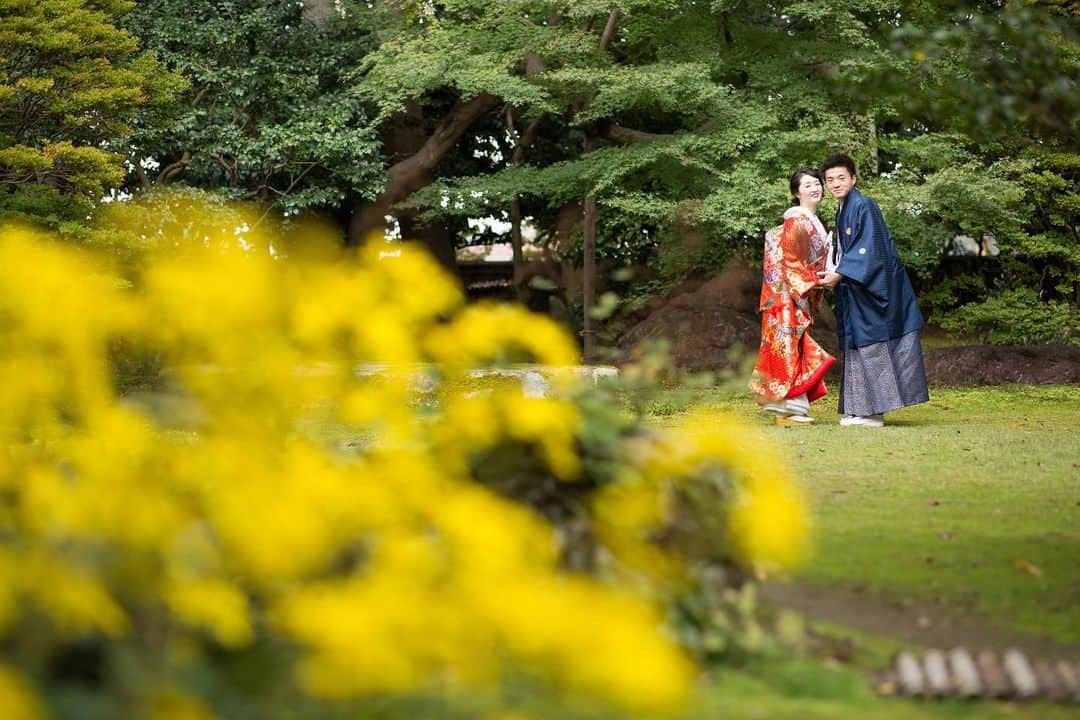 富山結婚式 ヴィラグランディス富山のインスタグラム：「， ， ， お二人らしさを引きだす思い出の写真を🌿 #前撮り #和装 #色打掛 ， ， ， ， ， ， ， ， ， ， #ヴィラグランディス富山 他の写真も気になる方はプロフィールから 公式HPもご覧ください▶︎▶︎▶︎」