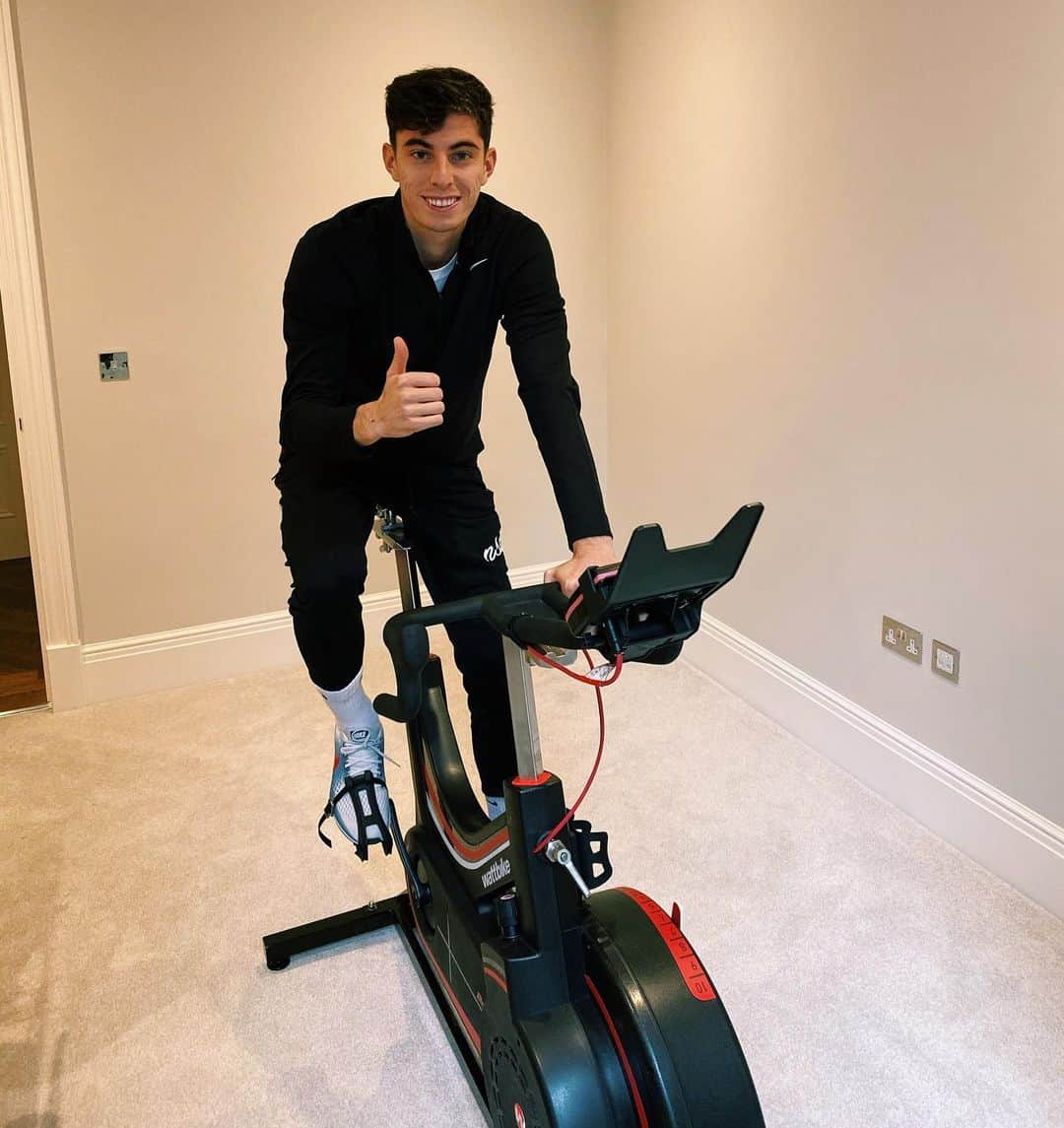 カイ・ハフェルツさんのインスタグラム写真 - (カイ・ハフェルツInstagram)「Working on keeping the fitness levels 💪🏻」11月14日 21時25分 - kaihavertz29