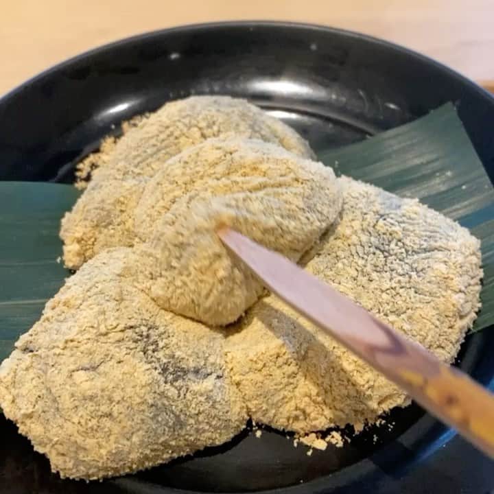 渥美友里恵のインスタグラム：「わらび餅  #絶品わらび餅 #和 #美食調査隊」