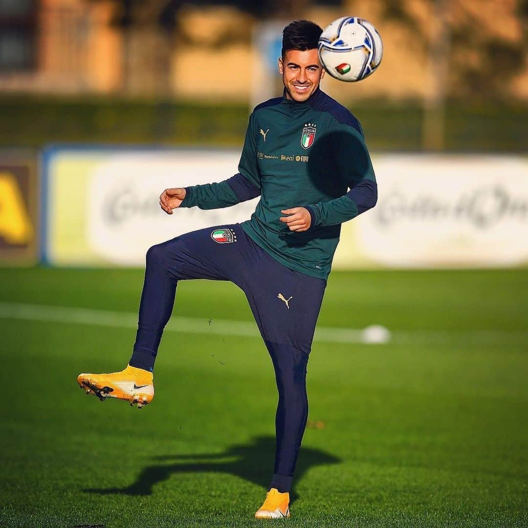 ステファン・エル・シャーラウィさんのインスタグラム写真 - (ステファン・エル・シャーラウィInstagram)「On the pitch 😁🇮🇹⚽️ @azzurri  #Training」11月14日 21時43分 - stewel92