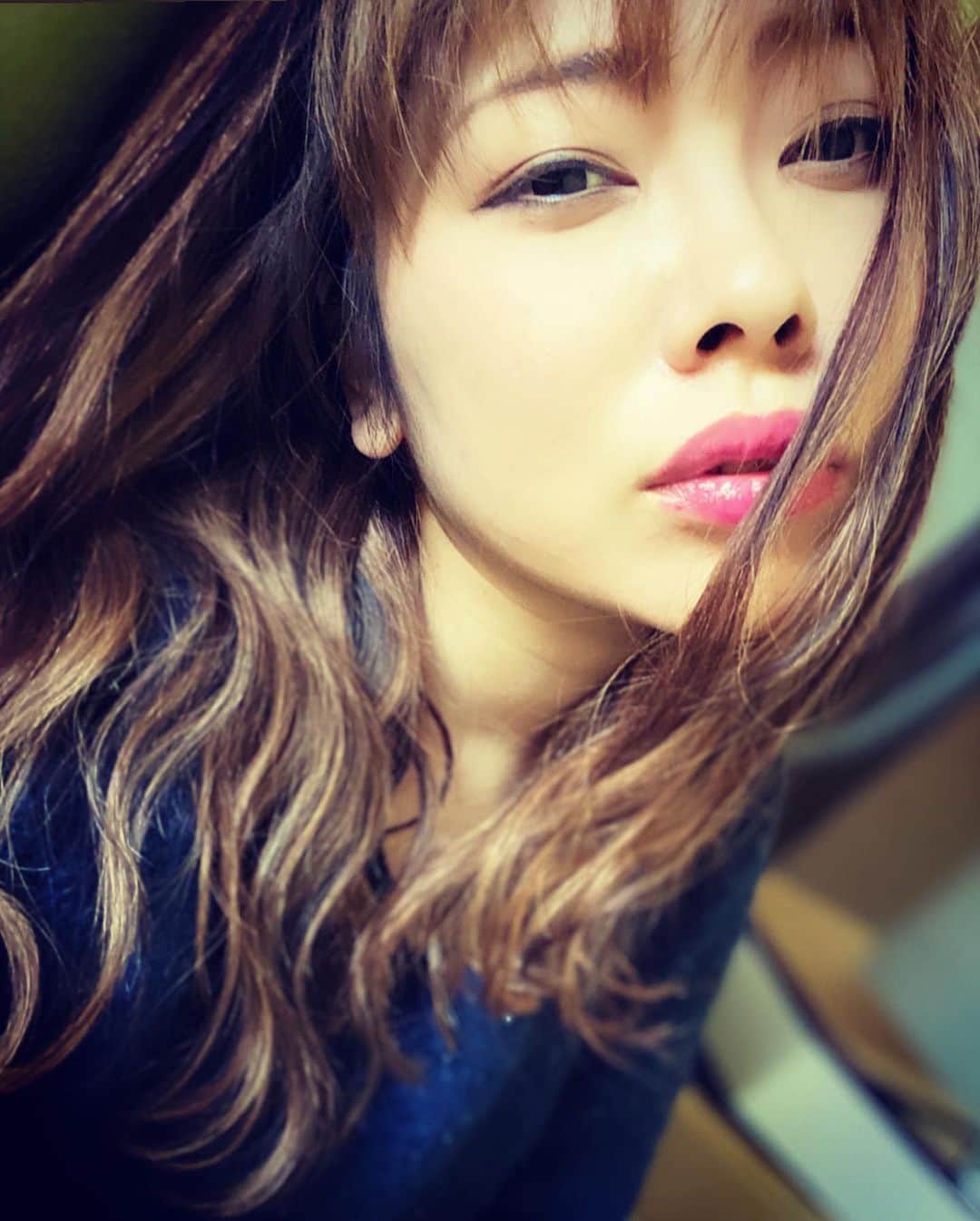 ちゃたさんのインスタグラム写真 - (ちゃたInstagram)「portrait   お疲れ様でございます🎀🙋‍♀️ 今日は少し調子よかったぁ！！  #portraitphotography   #オフェロ #色気  #あざとい#kissme #大人女子 #くちびる #portrait #ポトレ女子 #上目遣い #my  #ニット #셀카 #shirt #自撮り#お姉さん#mood #大人綺麗#オタク#お洒落 #ポートレート #雰囲気 #フォロー #30代 #美男美女と繋がりたい #linda #selfie #hermosa  #beautiful#ぽっちゃり  @c.h.a.t.a.13」11月14日 21時57分 - c.h.a.t.a.13
