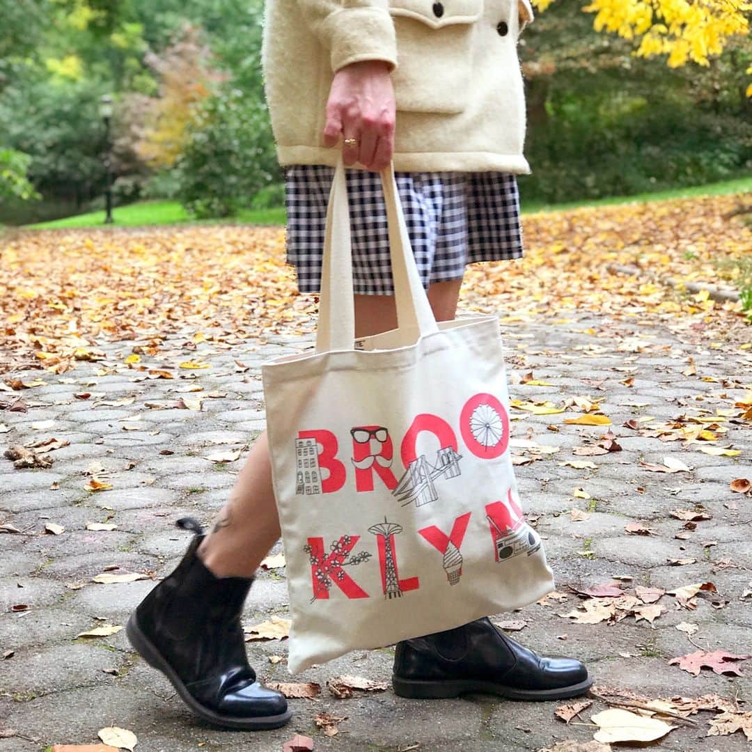 マップトートのインスタグラム：「You know what they say...early bird gets the worm! And this worm is 25% OFF all full-priced items! Shop the sale on our site all weekend long. No code needed.⁠ .⁠ .⁠ No code need. Valid on in stock & full-priced items only. Not valid on out of stock, custom, sale, gift bundles, wholesale or previous order.」