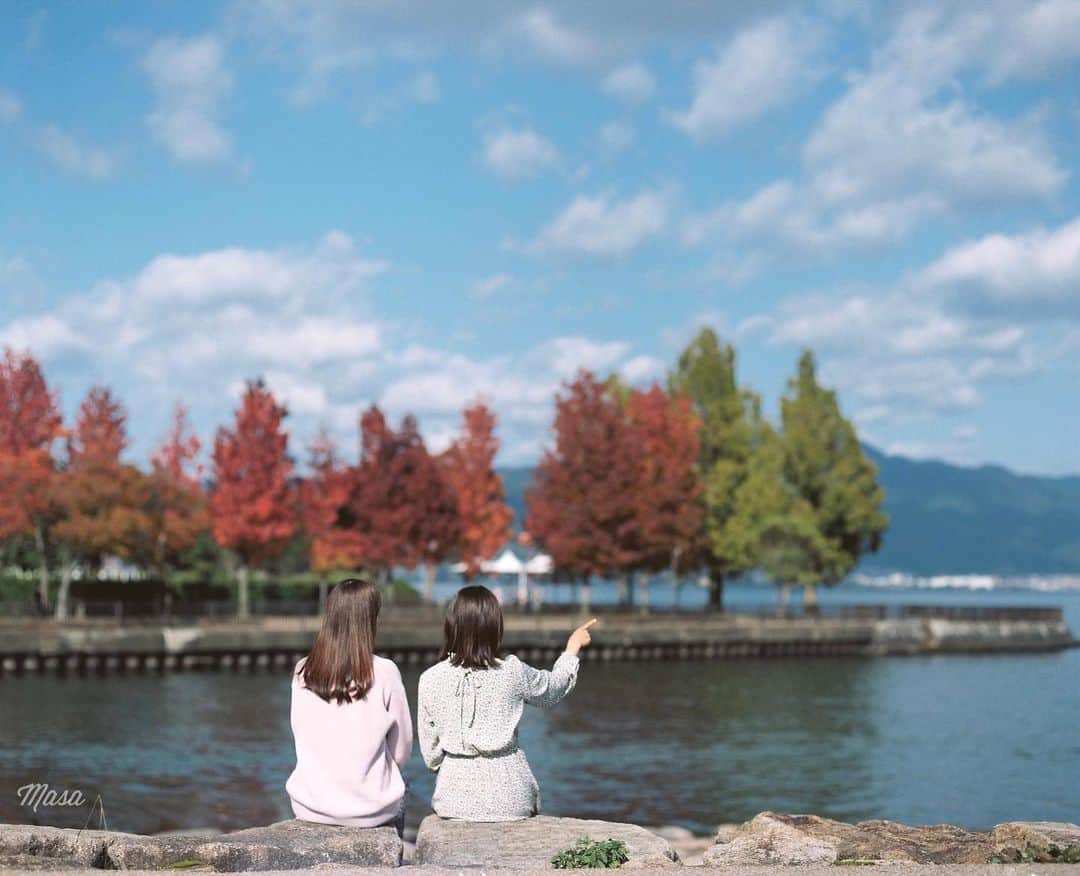 Masaさんのインスタグラム写真 - (MasaInstagram)「. . . 中判フィルムの写真が溜まりすぎてるので 少しの間は１日２枚上げます😌 . コメクロで🚪 . 撮影日 : 2020年11月8日 . #まさペン #ヤマプリ #pentax6x7 #バケペン #instagramjapan #igersjp #team_jp_  #tokyocameraclub #GPW_members_only  #good_portraits_world #art_of_japan_ #photogenic_jp #film_jp #film #フィルム #filmcamera #filmphotography #portrait #ポートレート #photogram_archive #team_jp_ #滋賀 #shiga #紅葉 #琵琶湖 #kodakと滋賀 #kodak日本一周」11月14日 22時04分 - masa_nikonist