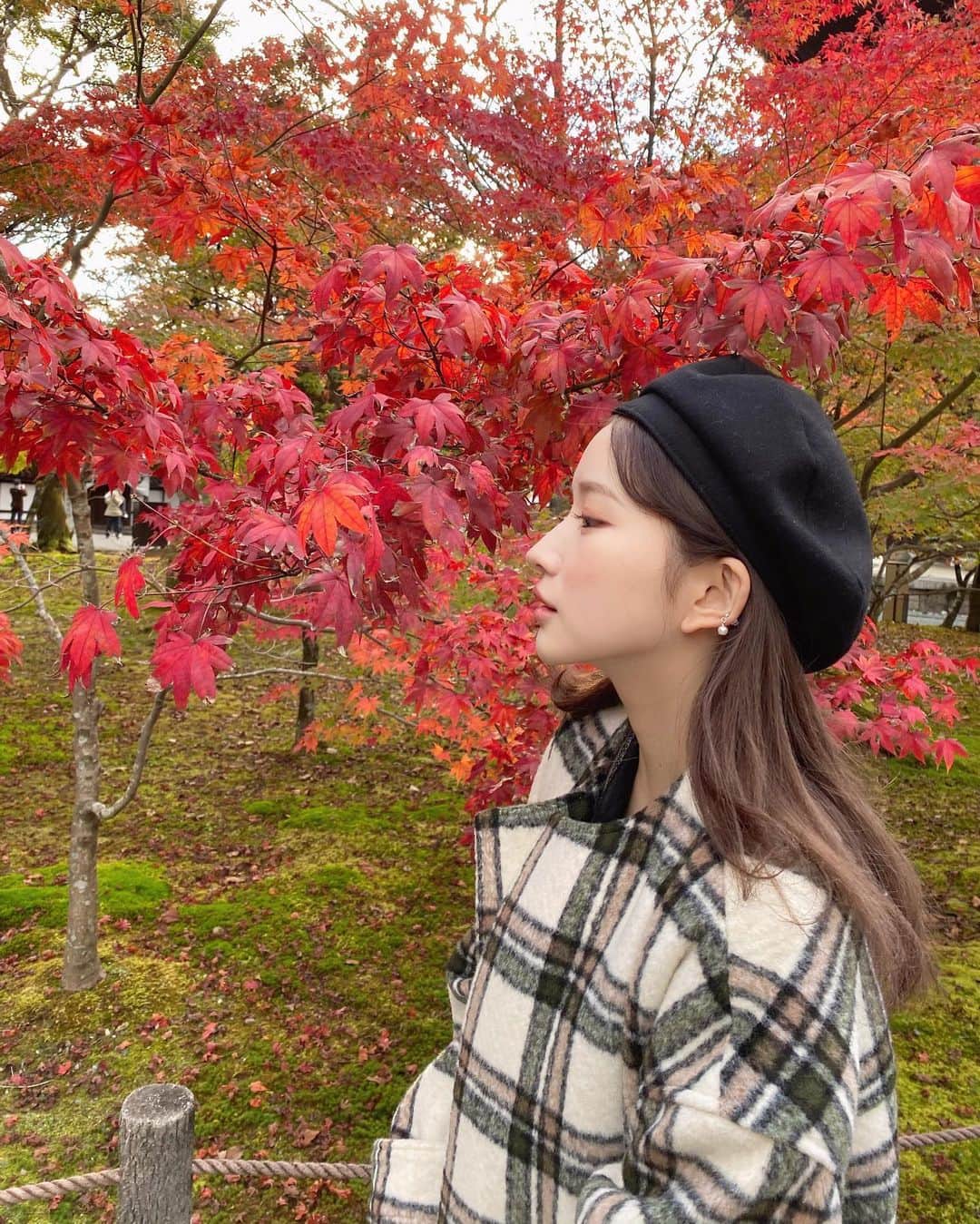 南りほのインスタグラム：「紅葉が綺麗かったよ〜🍁🤎🖤🤍」