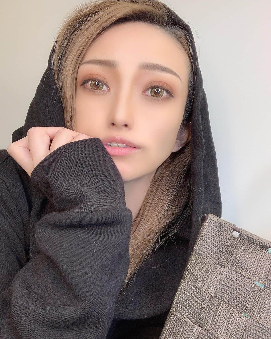 優姫ゆいなのインスタグラム：「・ おはよｯｯ❤️ 今週はちょっと休憩の1週間🥺✨ わんことのんびり過ごしてます🐶 ・ ・  #優姫ゆいな#ゆいな#東京#六本木#新宿#池袋#歌舞伎町#名古屋#栄#錦#岐阜県#岐阜市#柳ヶ瀬#多治見市#キャバクラ#キャバ嬢#ファッション#love#instagood」