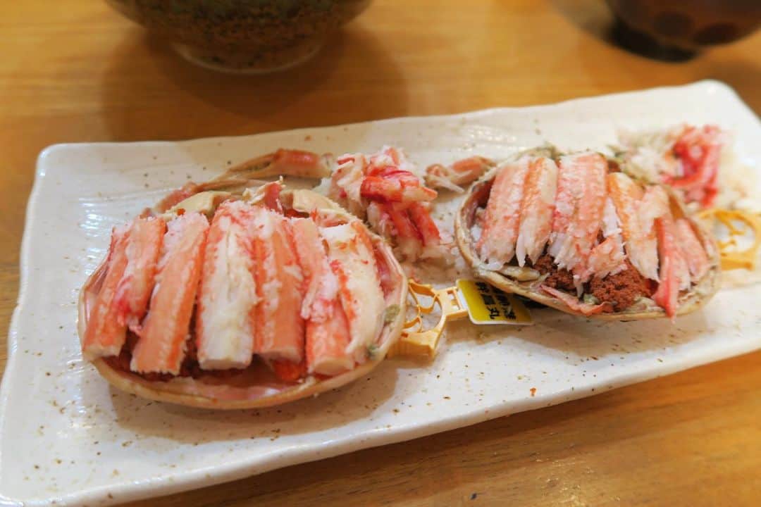 takegaeruのインスタグラム：「本日は頂き物🦀 しっかり盛り付けてみました✨ #越前蟹 #せいこ蟹」