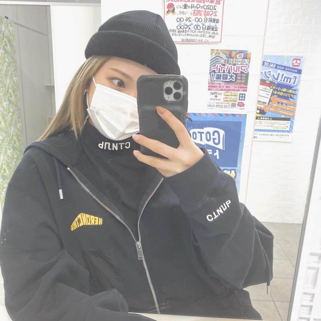 仲本莉絵瑠のインスタグラム：「明日は日曜日だねん😋いっぱい食べたし今日はよく眠れそーー最近マスク投稿ばっかーー16日はちゃんとメイクするちゃんとあげる(ここにかいて有言実行作戦)」