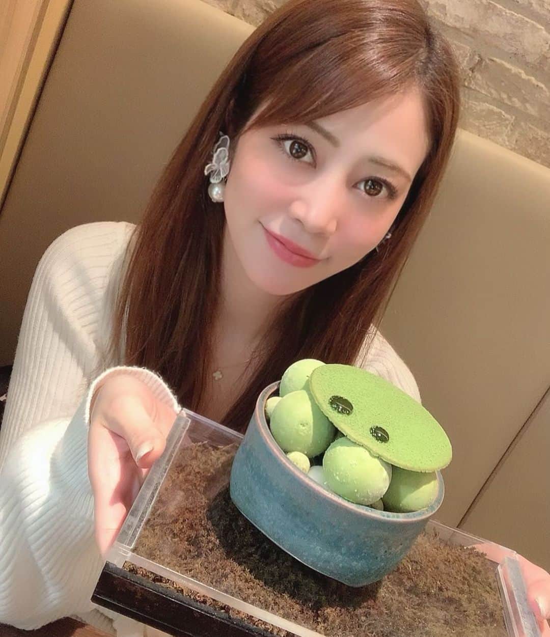 薄井美樹のインスタグラム：「．     少し前に京都へ🍵    前に行った時は 抹茶巡りしたなぁ懐かしい🥺🥺    京都駅にある「 fukunaga901 」さんへ✨ 京の盆栽っていうんだって💕 色んな抹茶が詰まってて美味しかったなぁ🤤    フルーツのパフェも また機会があれば食べてみたいっ🎶🎶     ．」
