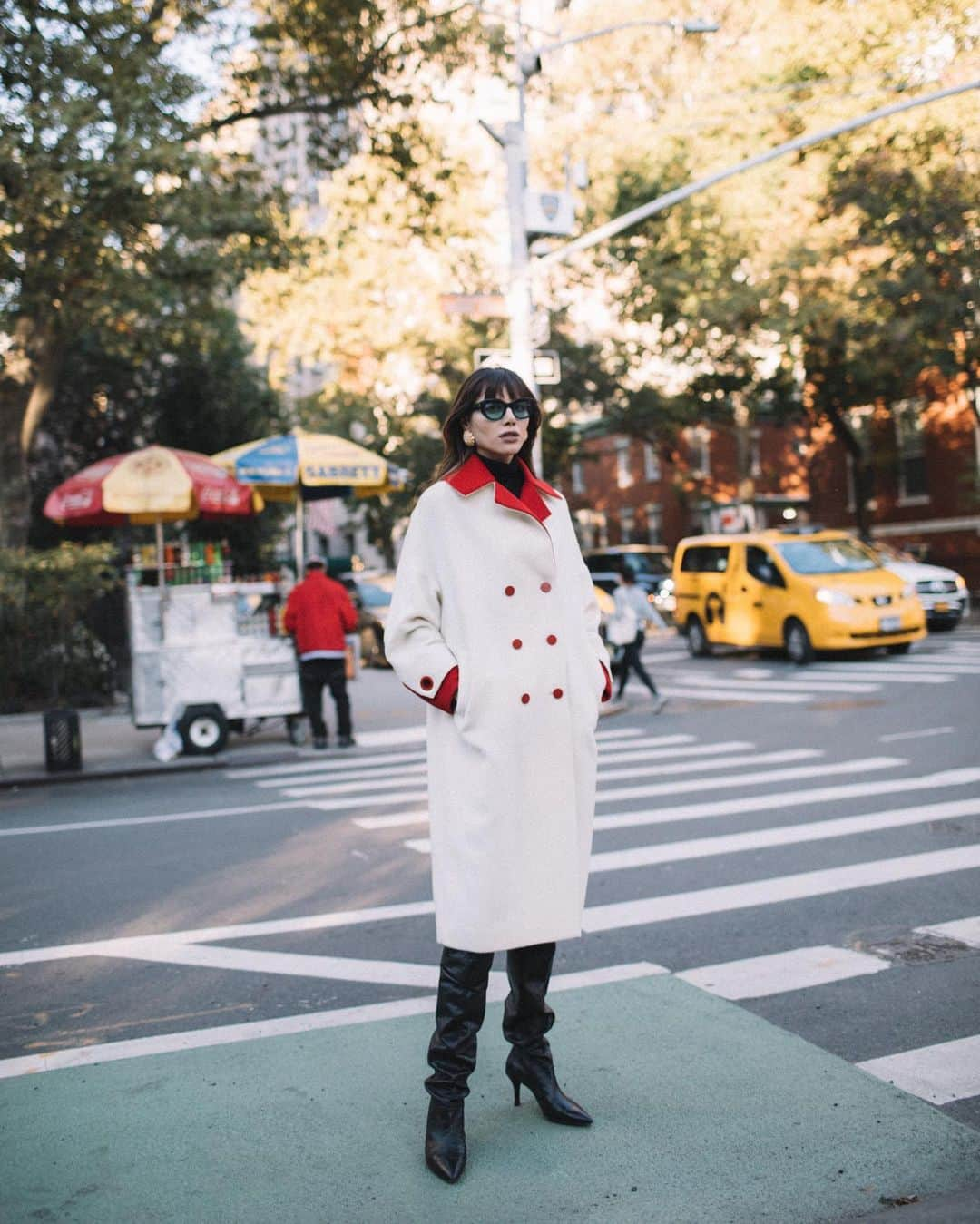 ナタリー・スアレスさんのインスタグラム写真 - (ナタリー・スアレスInstagram)「Running for coffee in a NY minute. This is our #SuarezxApercu cat eye sunglasses in Aquatica. 🚕」11月14日 22時27分 - natalieoffduty