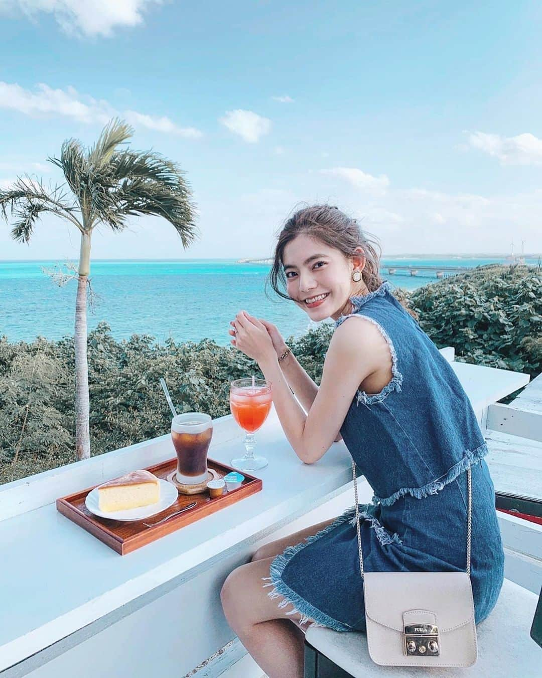 畑有里紗さんのインスタグラム写真 - (畑有里紗Instagram)「池間島にあるOHAMAテラス🏝 . 📍〒906-0000 沖縄県宮古島市平良池間1059 営業時間 10:00〜17:00  お店がとってもオシャレで 絶景を見ながらカフェできるよ🍹♡ 癒された🥰 .  #ohamaテラス#浜辺のカフェ#浜辺カフェ #宮古島カフェ#宮古島グルメ #宮古島旅行 #ariitrip#ikemajima#okinawa#miyakojima #japan#okinawatrip#miyako#miyakotrip#ariifood」11月14日 22時29分 - arii_m36