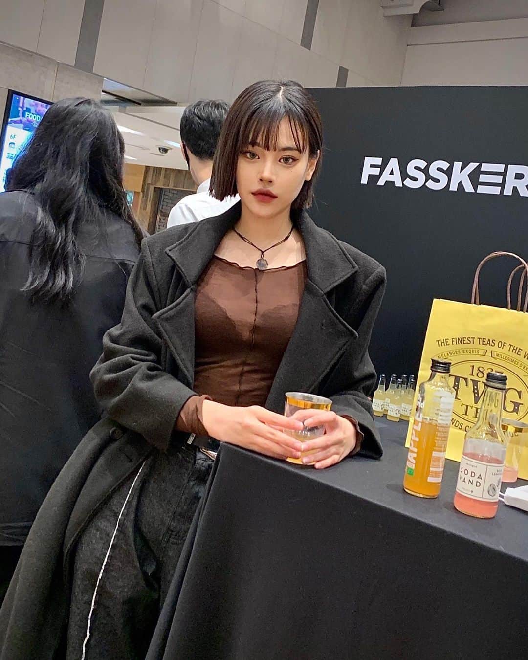 ビヤのインスタグラム：「#광고 #seerealfashionweek 씨리얼 패션위크에 초대받아 다녀왔어요 ! 국내 최초 3d/vr 패션 프로모션으로 7개의 브랜드 착장을 3d로 체험할 수 있어요 입어보고싶은 옷들을 3d 모델링으로 샥샥..🤍 _ #패스커 #FASSKER #씨리얼패션위크 #가상패션#쇼핑축제#이벤트#AK타운」