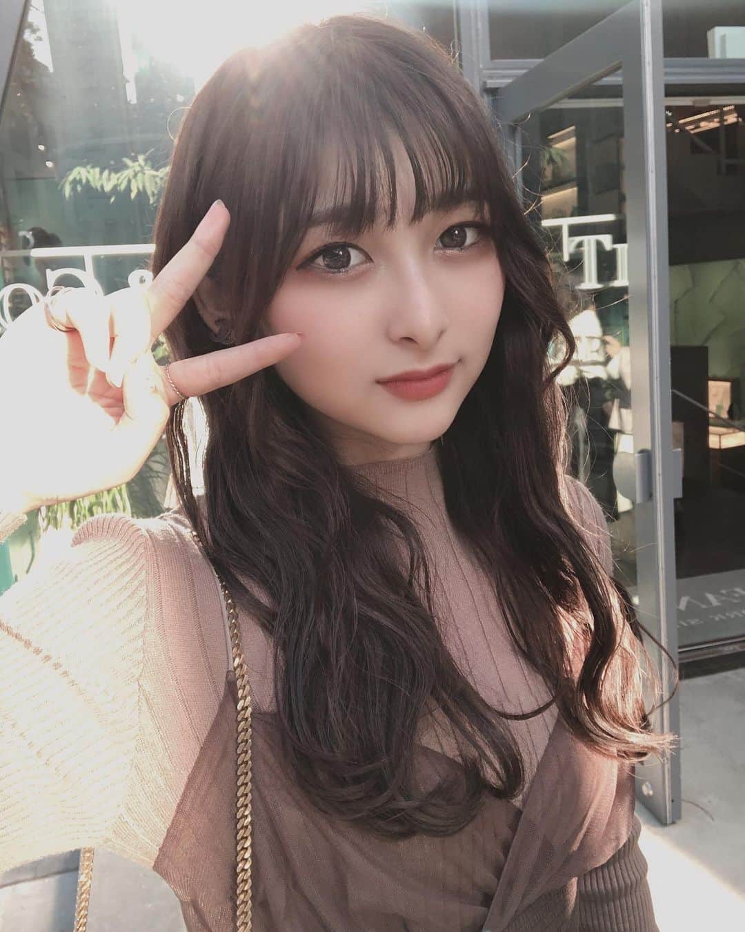 牧内莉亜のインスタグラム：「. 高校の友達と久々に会いました🤍 グラニースミスでアップルパイ食べたよ🍎 今日はフレンチ　ダマンドにしてみた✌️  #applepie #grannysmith #grannysmithapplepie #青山カフェ」