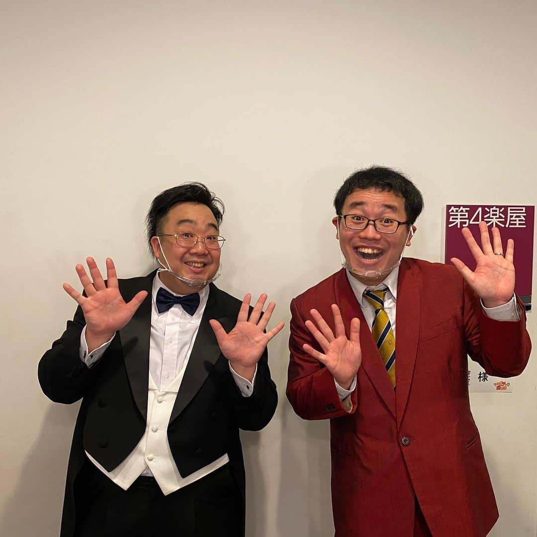 パーマ大佐さんのインスタグラム写真 - (パーマ大佐Instagram)「本日は「マンガチック音楽会」でした！  三味線、コーラスグループ、ファンバンドの中に芸人が混じって浮かないか心配でしたが(笑) 楽しんで頂けたようでよかったです🙇‍♂️✨  終演後、アロハ太朗さん作「雷になったいのばあちゃん」を頂きました😊 アロハさん、ありがとうございました🙇‍♂️  #パーマ大佐  #マンガチック音楽会  #2度目のプラザノース  #楽しくネタやってきました  #NACK5リスナーさん達も  #来てくれました😊  #痩せた方がいいと言われました  #痩せます笑」11月14日 22時34分 - pa_mataisa