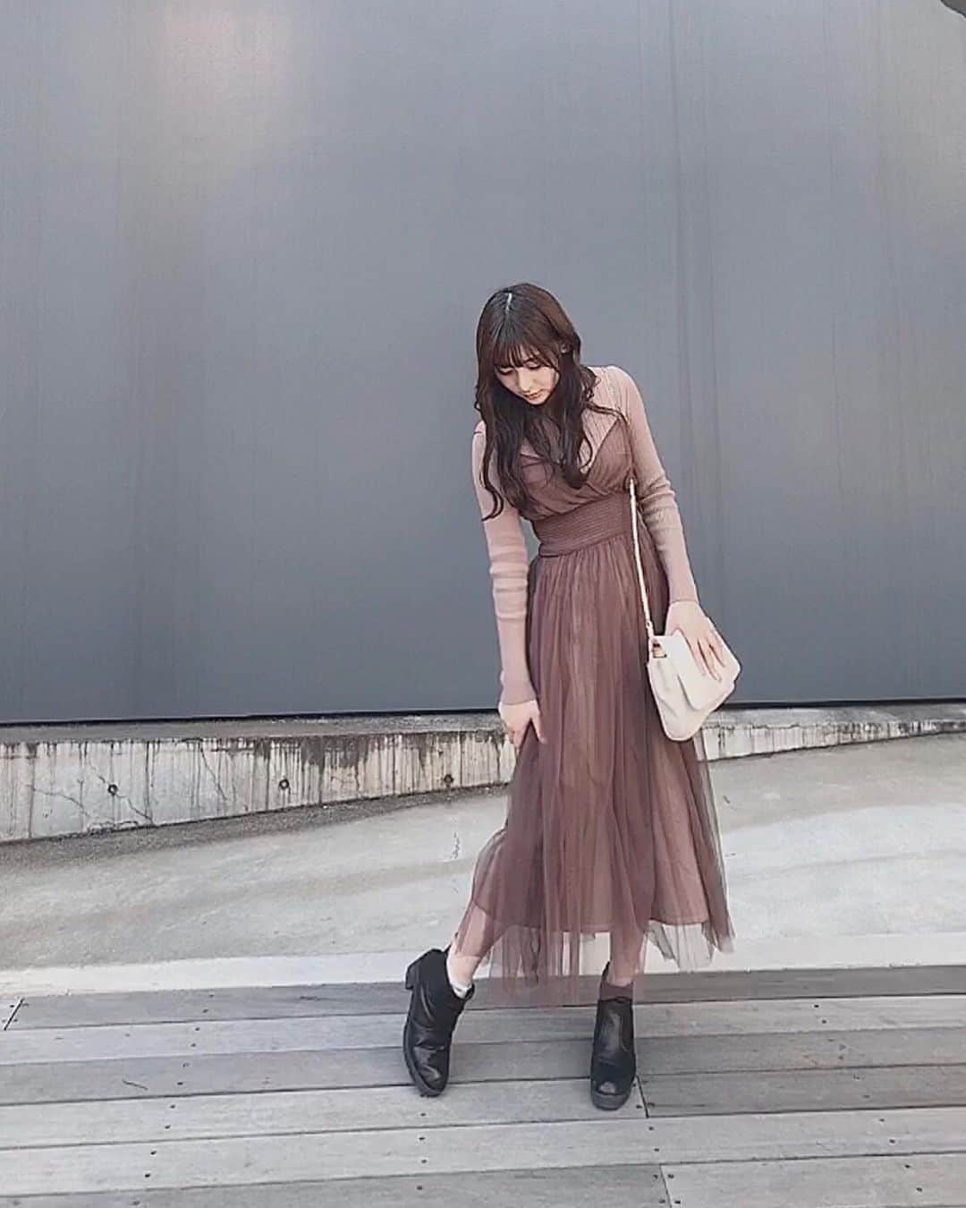 牧内莉亜のインスタグラム：「🤍 たまには全身写真〜〜📸  #ootd  #今日のコーデ  #mercuryduo  #celine」