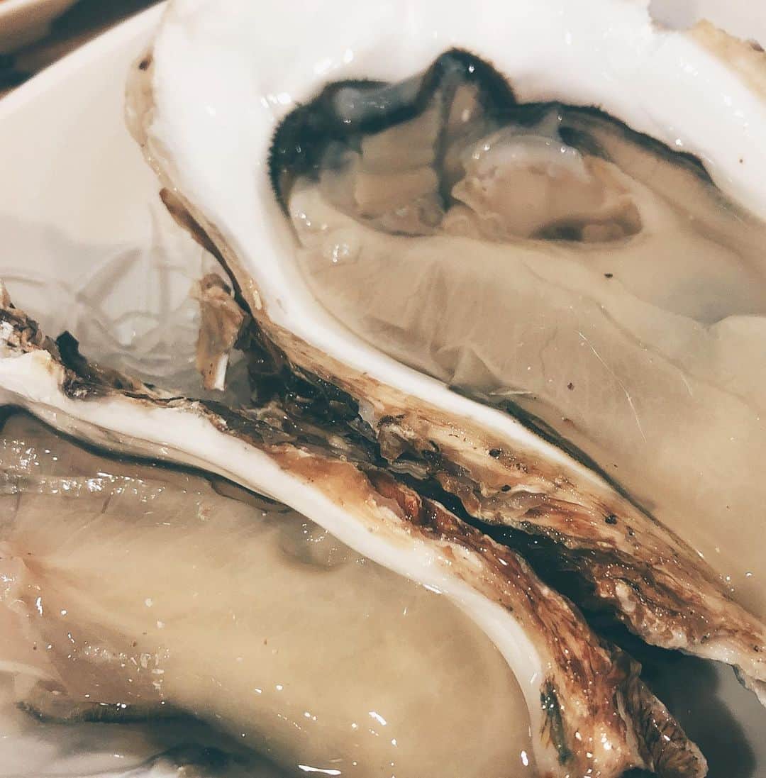阿部洋子さんのインスタグラム写真 - (阿部洋子Instagram)「🐟🐟🐟🐟🐟🐟 念願の生しらすからの、 生牡蠣、 そしてお隣のお店の焼肉、 さらには、いちご大福！ 食べ過ぎか！  #生しらす #生牡蠣  #焼肉  #厚切り牛タン  #肉食  #いちご大福」11月14日 22時44分 - hirocoring