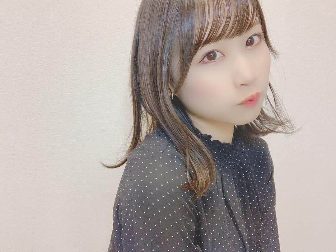 八木沙季のインスタグラム：「😗😗 . いっつもコメント嬉しい🥰 (訳:今日もコメントしてね) .」