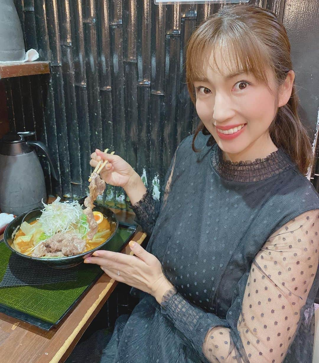 庄司ゆうこさんのインスタグラム写真 - (庄司ゆうこInstagram)「前から気になっていたラーメン屋さん竹虎に行ってきました✨🥰 私が頼んだのはお肉とお野菜たっぷりラーメン❣️ピリ辛でめちゃくちゃ美味しかったぁー🌟お店は六本木、新宿、沖縄にもあるみたい✨✨ ラーメン好きな方、是非是非行ってみてくださいね😆  #麺匠竹虎#六本木#新宿#東京グルメ#飯テロ#ラーメン大好き#つけ麺#ラーメン巡り#ラーメン好き#個室#食べスタグラム#麺スタグラム#食べログ#2人で行きました#美味しかった#また行きたいお店」11月14日 22時51分 - yuko.shoji