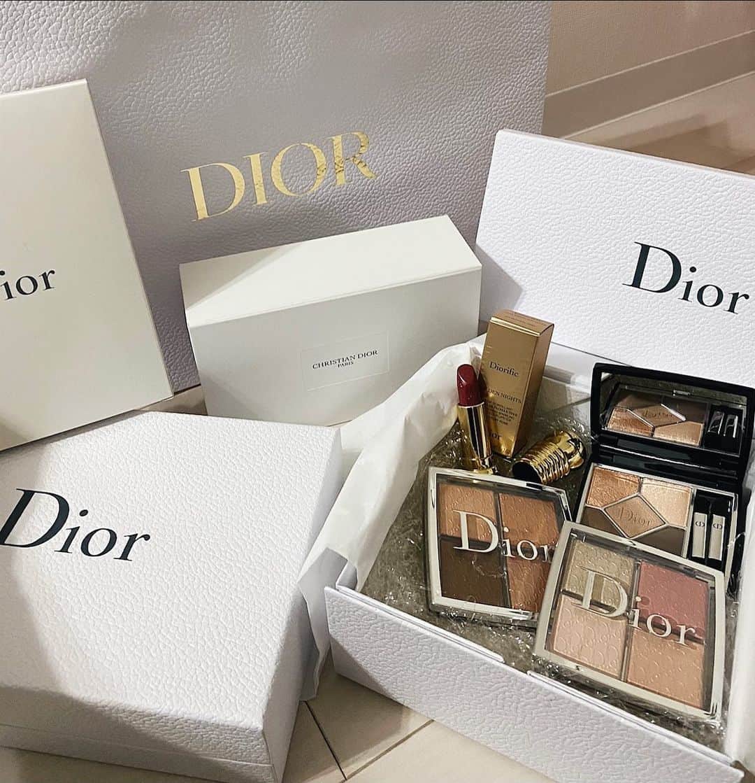 のインスタグラム：「ハイライト優勝🎖 . #Dior#Diorcosmetics#christiandior #newcolor#newitem#mycosmetics #winter#Xmascoffret#❄️❄️❄️」