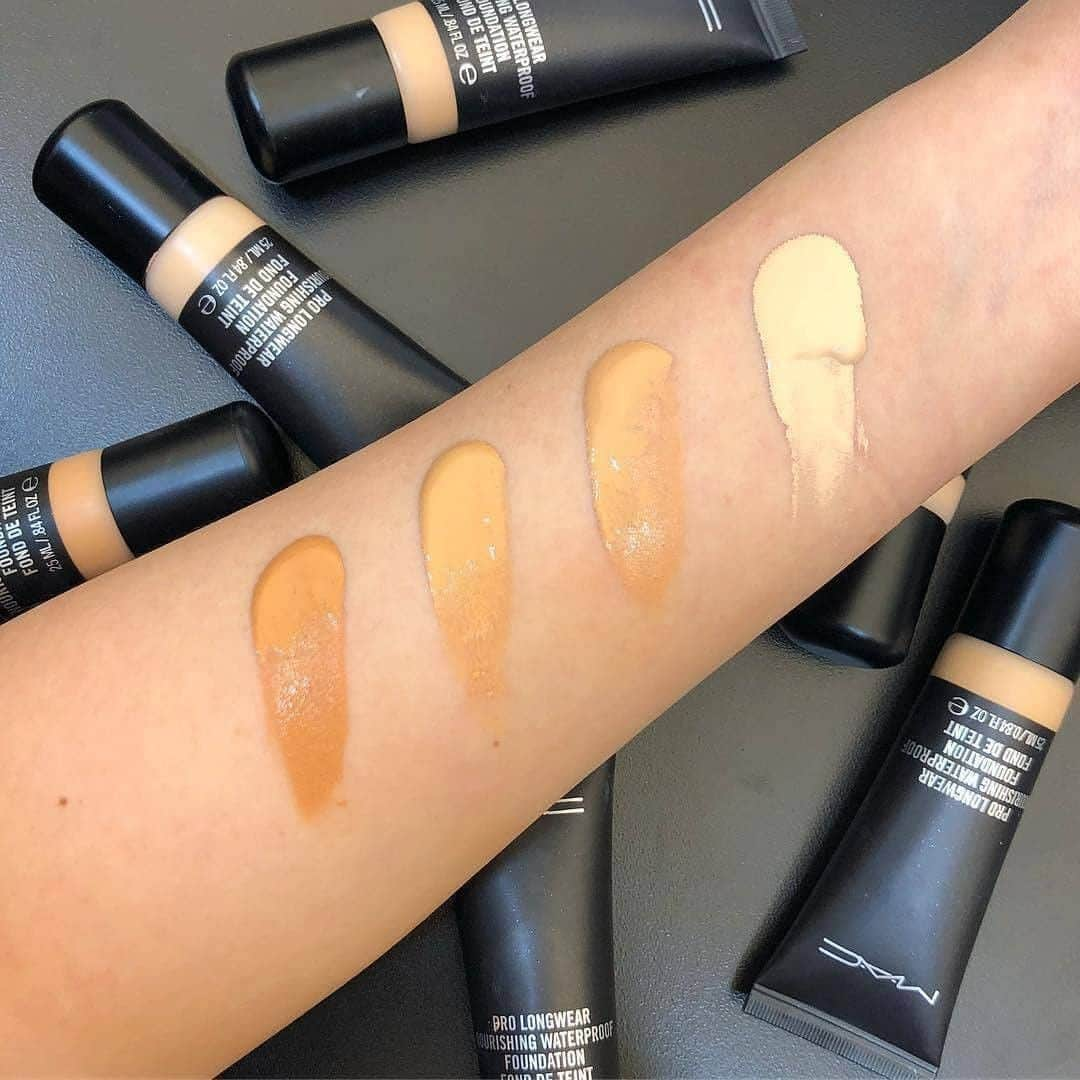 M·A·C Cosmetics BRさんのインスタグラム写真 - (M·A·C Cosmetics BRInstagram)「Nossa base à prova d'água Pro Longwear tem cobertura de média à alta, acabamento natural, além de longa duração de até 36 horas! Disponível em diversos tons.  Nas compras acima de R$249 em nossas lojas ganhe um brinde exclusivo M•A•C.  Adquira a sua no mês Beauty Friday M•A•C. Compre em nossas lojas ou no site maccosmetics.com.br.  #Regram @maccosmeticskorea #MACBeautyFriday #base #rosto #pele #maquiagem #make」11月14日 23時00分 - maccosmeticsbrasil