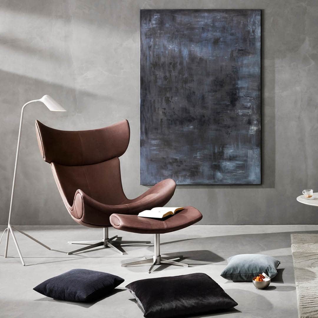 BoConceptさんのインスタグラム写真 - (BoConceptInstagram)「We can help you style a space perfect for happily ever afters.   Our Interior Stylists are available via video call, just one of many ways to connect. Find out more through link in bio. Imola chair from £2,299 Imola footstool from £949 Graphite Dust artwork £569 #boconcept #liveekstraordinaer #readingcorner」11月14日 23時17分 - boconcept_official