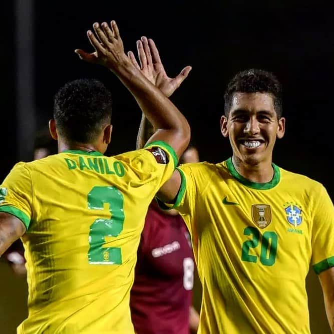 ダニーロ・ルイス・ダ・シウバのインスタグラム：「3 pontos importantes na nossa caminhada, que é longa. Seguir evoluindo como equipe está na nossa mentalidade, por isso cada passo tem que ser muito valorizado! Vamos em frente ! 🇧🇷💪🏾 #solazer #worldcupqualifiers2022  #sejagrato」