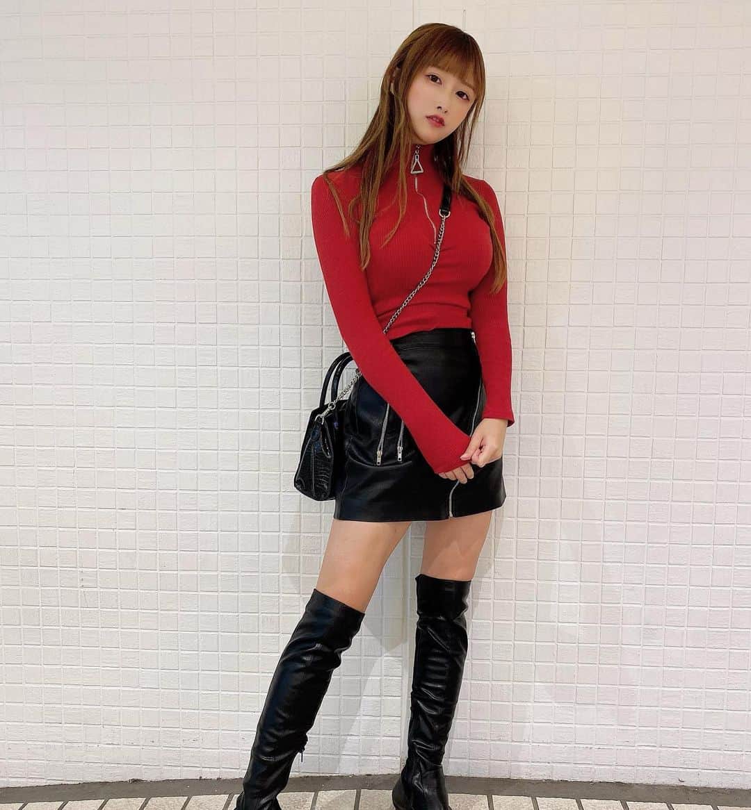 いとうさやかさんのインスタグラム写真 - (いとうさやかInstagram)「峰不二子になりたい人の私服です🖕 . . . . . . . #峰不二子#赤トップス#トップス#レザー#レザーブーツ#ロングブーツ#レザーロングブーツ#ootd#私服コーデ」11月14日 23時09分 - unpai_3