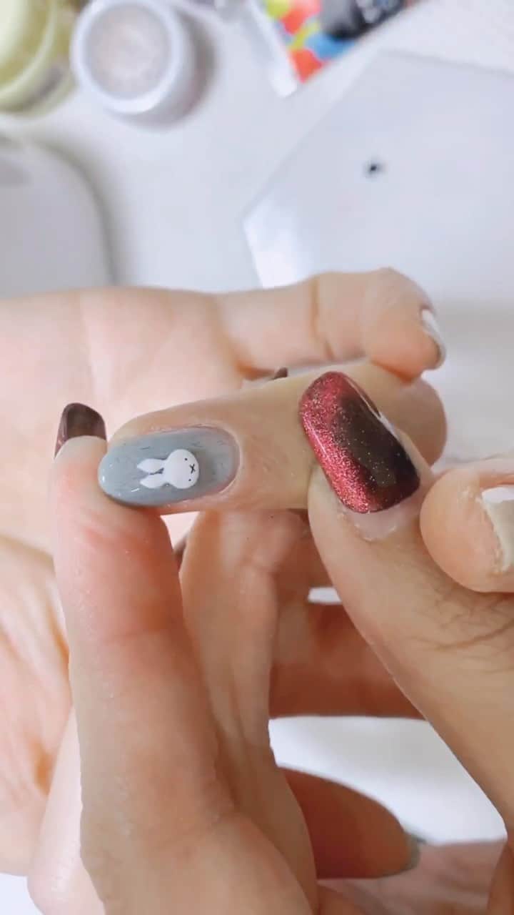 なかやまちえこのインスタグラム：「Instagram Live LOG⑤⠀ ⠀ シリコンモールドを使ってパーツを作ります。⠀ I made nail parts with silicon mold.⠀ ⠀ モールドはPREANFAのシリコンモールド『うさぎ』を使用しました！⠀ ⠀  PREGEL・Betty gel・きまぐれキャット・PREANFA・PREXY商品は、⠀ ⠀ ネイリストの方は↓ ⠀ プリモール @nail_premall ⠀ http://gelnailshop.com/ ⠀ キャンディポケット @candypocket_official ⠀ http://www.beautysupport.jp/sm/script_main/shoptop.php ⠀ ⠀ セルフの方は↓ ⠀ ジョイアート @joyartofficial ⠀ http://joyart.biz/ ⠀ にて購入頂けます☺️⠀ ⠀ #nail #nails #nailart #ネイル #美甲 #ネイルアート  #japanesenailart #manucure #japanesenails #manicurist #gelnails #أظافر #네일아트 #미용 #vẽmóng #ngườiđẹp  #เพ้นท์เล็บ #искусствоногтя #artedeuñas #เพ้นท์เล็บเจล #ジェルネイルデザイン #ネイルデザイン #senikuku #nagelkunst #ジェルオフ #プレパレーション @pregelofficial @kimagure_cat_whim @prexyofficial」