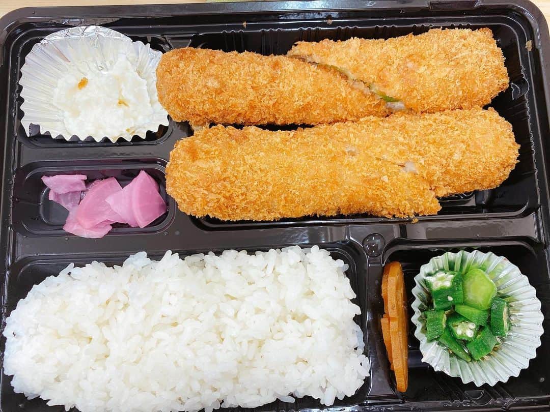 塚田詩織のインスタグラム：「#現場ごはん」