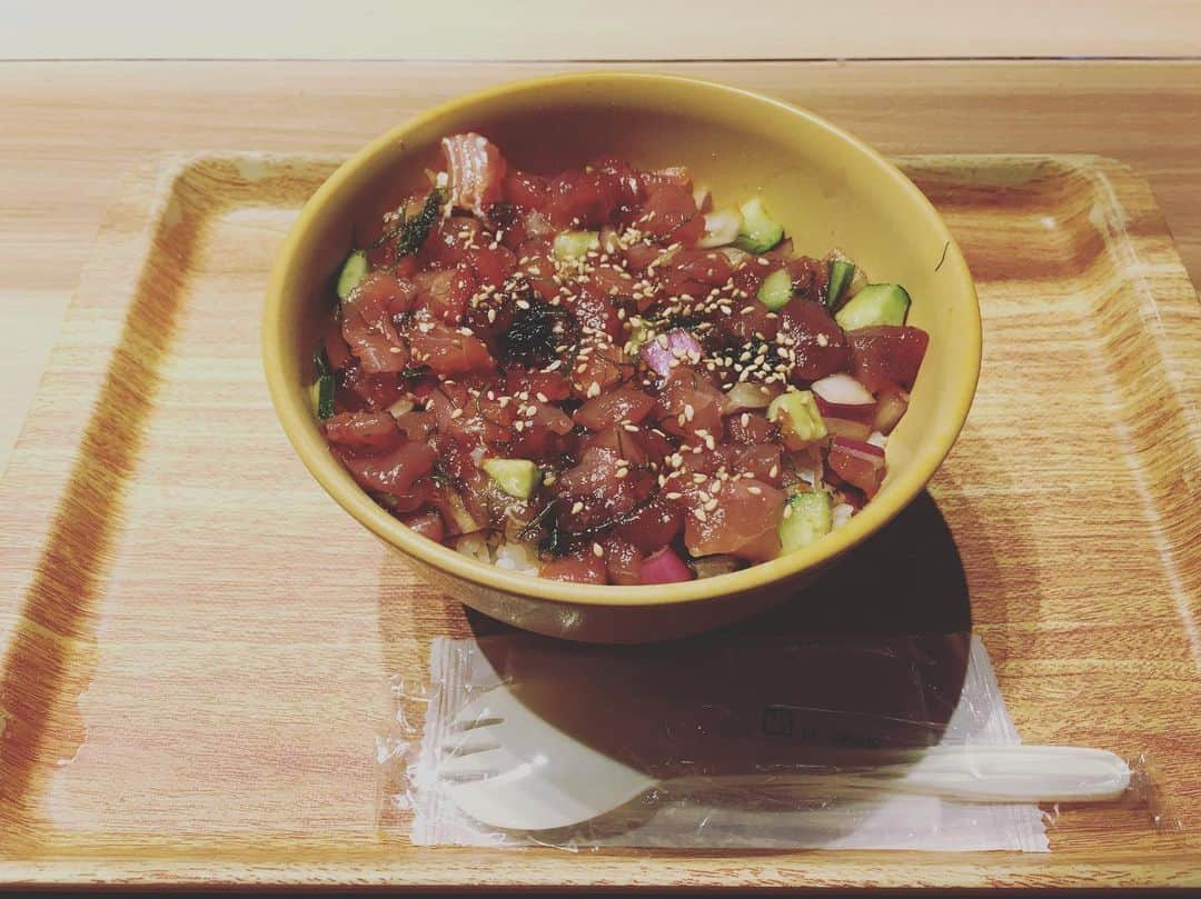 河野啓三のインスタグラム：「渋谷、ミヤシタパークにて、ポキ丼。 美味しく頂きました！ 渋谷もまた少しずつ変わっていっていますね。」