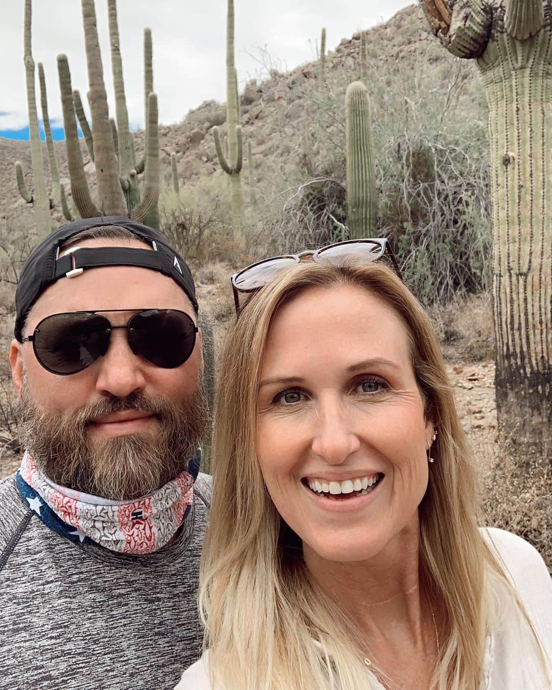 コリー・ロバートソンのインスタグラム：「Spent a day in the desert with my love and @lifesongfororphans talking about faith, family, and adoption! On the homepage of their website it says, “We believe lack of money should never be the reason a child doesn’t have a family” ❤️ I love this! Every time I post about adoption I get so many comments saying “I wish we could afford to adopt” or “if only it weren’t so expensive” so I wanted to share!! This org is helping to take away that barrier! Also, a reminder that adopting from foster care is totally free and there are many kids in the foster care system waiting for forever families. Leaving so inspired by the work that they are doing 🙌🏻 Go check them out! #lifesongfororphans」