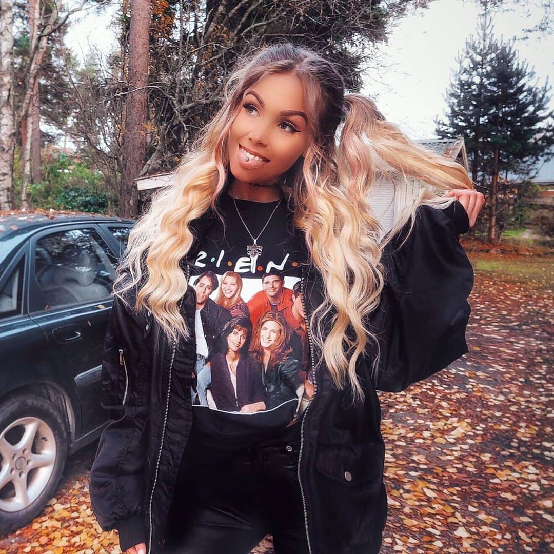 Keelaのインスタグラム：「Losing toxic people is a win 🏆 Förövrigt den enda tröjan jag behöver i mitt liv ❤️」