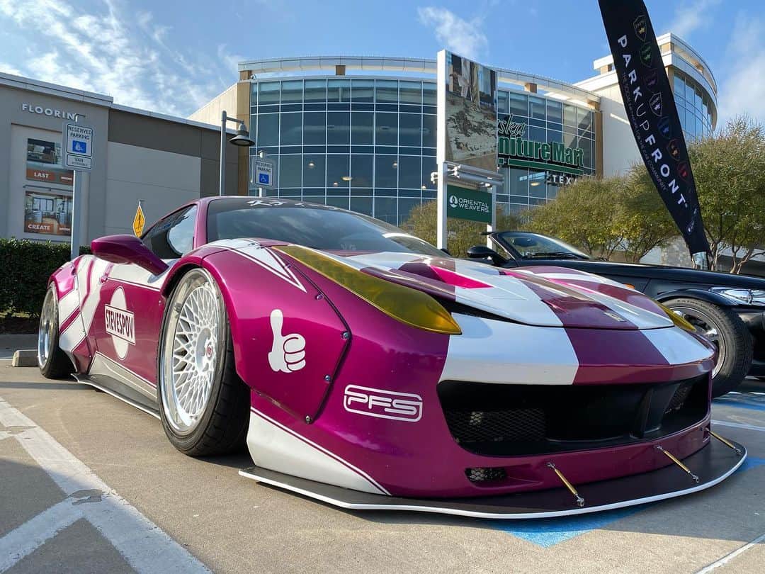 スティーブのインスタグラム：「What a fun day today at @fueledupmeet @parkupfront  Thank you! #thumbsup #サムズアップマーケット」