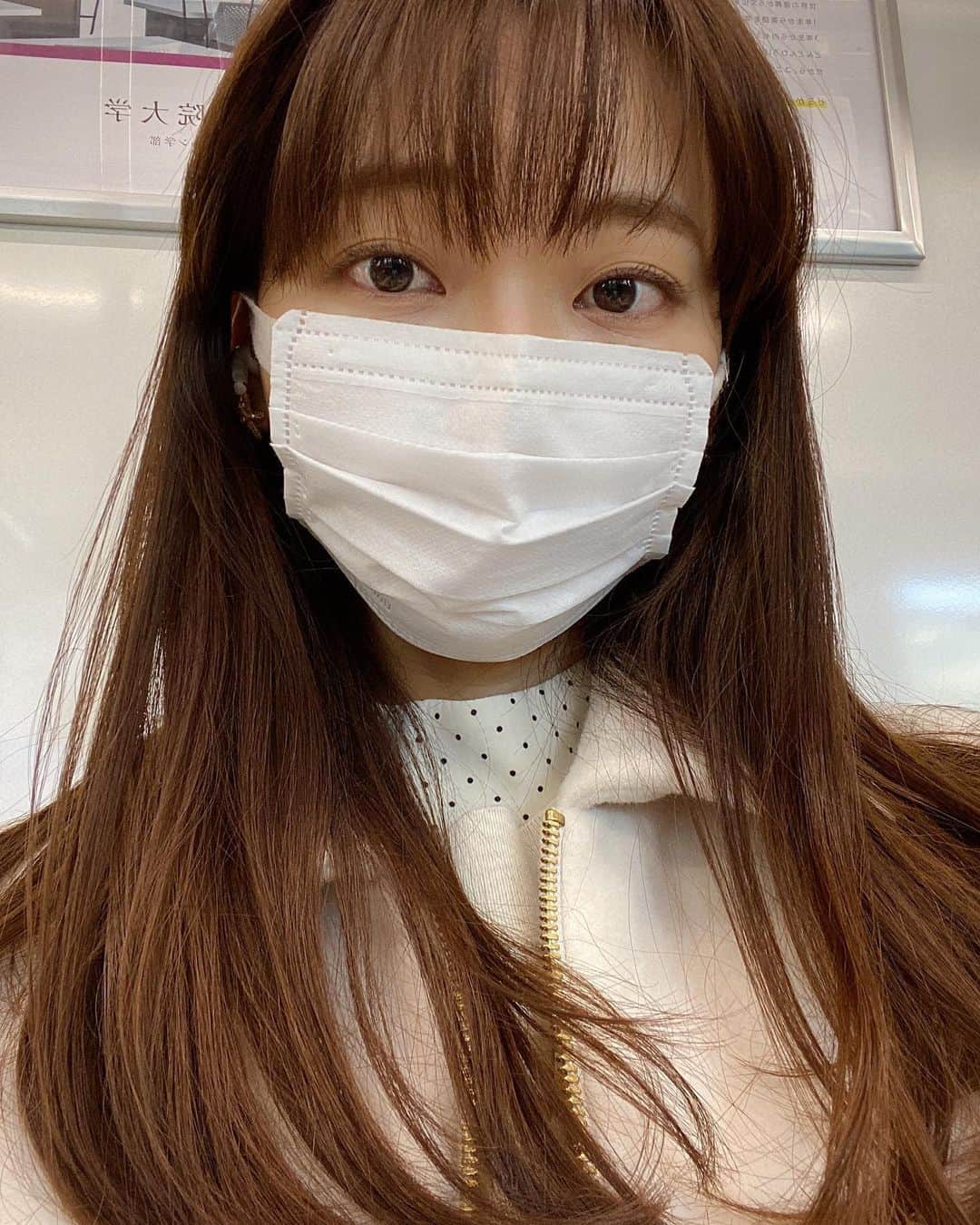 葉月祥子のインスタグラム：「撮影が続いてます🐾ありがたい🌞﻿ ﻿ ﻿ 最愛のおじいちゃんが天国へ旅立ってしまって、しばらく立ち直れずにいました。。。﻿ ﻿ ﻿ まだふとした時、涙がでそうになります。﻿ ﻿ ﻿ ﻿ でも前を向いていかなきゃ、おじいちゃんも心配しちゃうと思うので！﻿ ﻿ ﻿ ﻿ インスタもまた再開！﻿ ﻿ ﻿ ﻿ 愛する人の旅立ちは本当に辛いです。。﻿ ﻿ ﻿ ﻿ それ程、愛されてたということなんでしょう。﻿ ﻿ ﻿ ﻿ ﻿ 本物の愛情を伝え続けてくれてありがとう。﻿ ﻿ ﻿ ﻿ がんばるからね。」