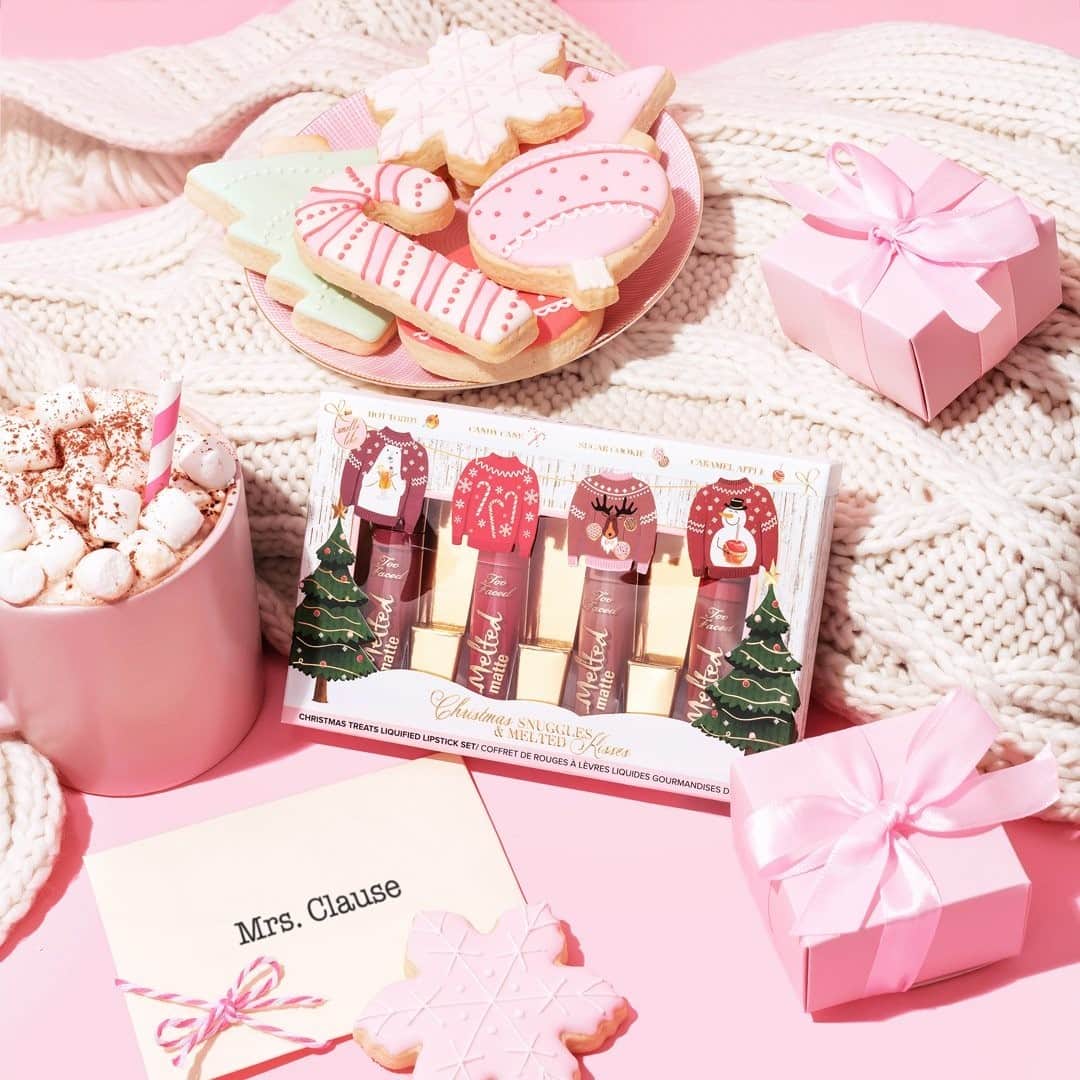のインスタグラム：「Walking in a winter wonderGLAM!! 🥰 Our adorable Christmas Snuggles & Melted Kisses Set has 4 of our iconic Melted Matte Lipsticks in mini travel sizes and each one smells like a sweet Christmas treat! 🎄 Available @ultabeauty #toofaced」
