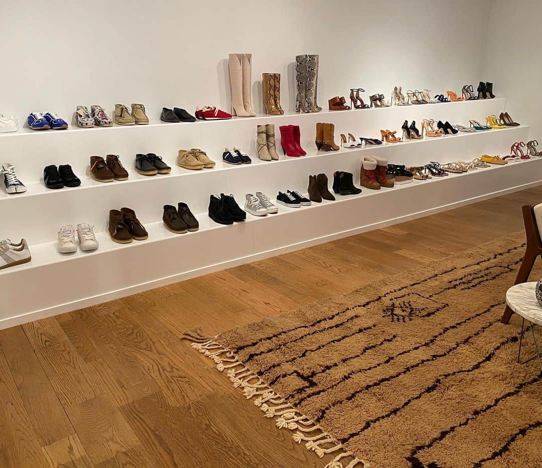 ロンハーマンさんのインスタグラム写真 - (ロンハーマンInstagram)「Are you as obsessed with our wall of shoes as we are? @ronhermanstore #rhla」11月15日 9時42分 - ronhermanstore