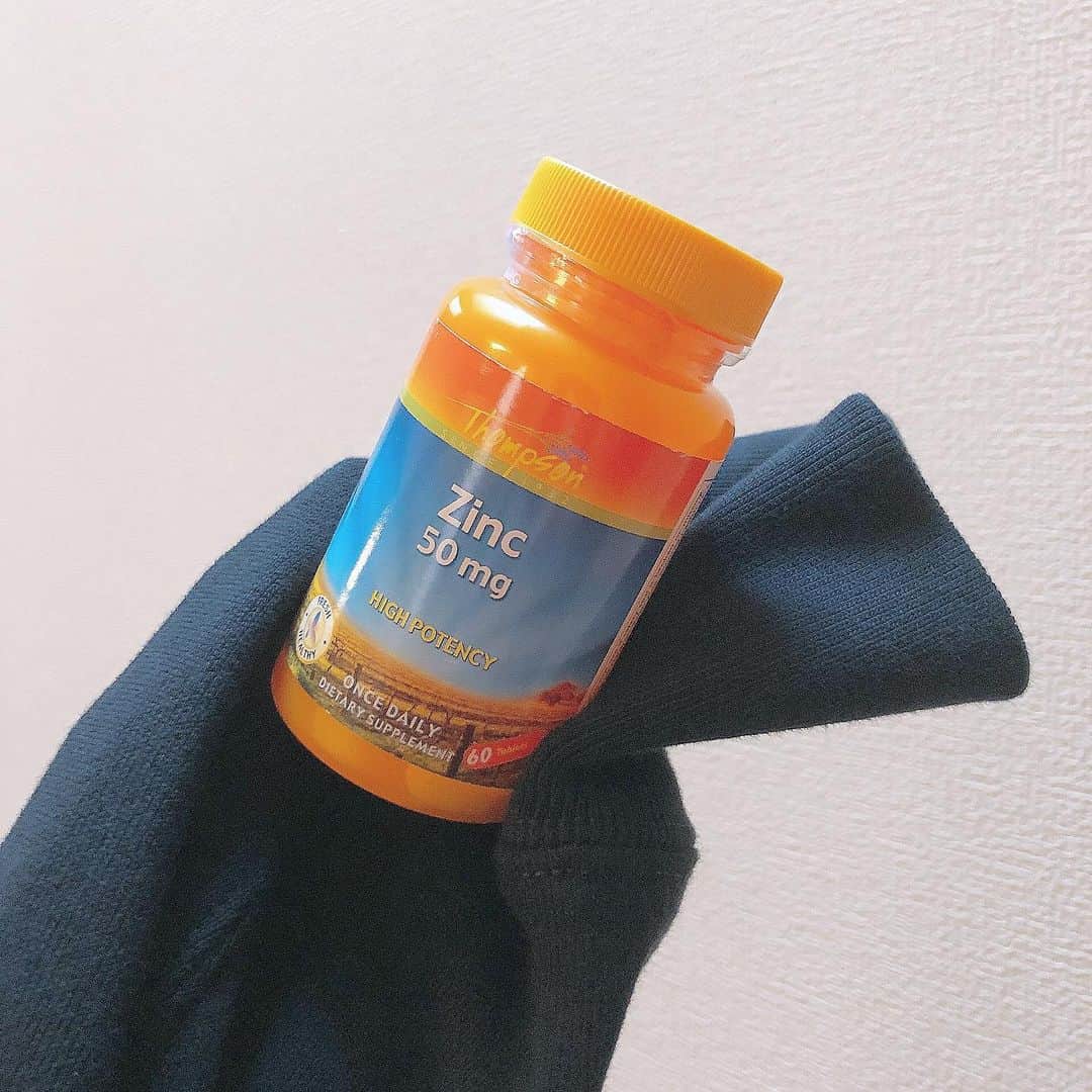 鎌田紘子さんのインスタグラム写真 - (鎌田紘子Instagram)「飲んでるサプリメントたまに聞かれるので、今飲んでるのはこれです。亜鉛、（名前はわかりません、）飲むと次の日から肌の調子が強くなってて、肌ムラが前日よりきれいになってます。だいぶ全然違うのでおすすめですー . . . #サプリメント　#鎌美容」11月15日 9時53分 - hirokokamata12