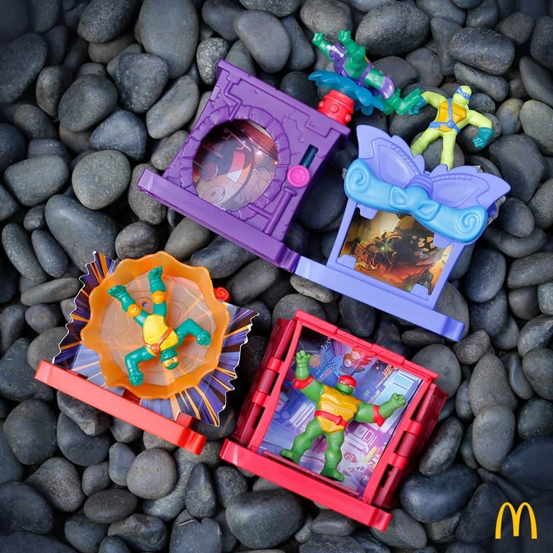 McDonald's Philippinesのインスタグラム：「Cowabunga, dude! Wanna hang with these cool turtles at home? Buy a Happy Meal and get a Teenage Mutant Ninja Turtle toy starting at Php 90. Order now via McDelivery.  Tag the biggest Teenage Mutant Ninja Turtle fan you know!」