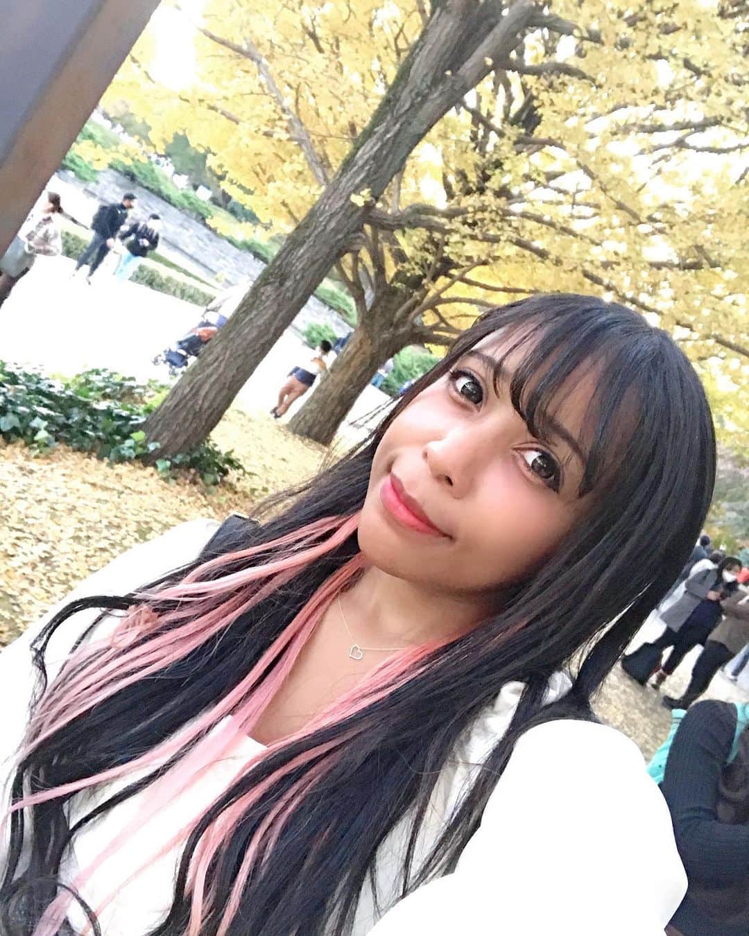 ありぃさんのインスタグラム写真 - (ありぃInstagram)「散歩して紅葉見た🍁💕 また見に行きたいなー。この公園初めてだったけど、とても綺麗で好きなる☺️ 。 。 。 #アイドル #kaigaiidol #japan #fall #autumn #kawaiiblackgirls #blackgirlsarekawaii #aidoru #自撮り #自撮り女子 #セルカ #セルフィー #kawaii #可愛い #selca #被写体」11月15日 10時04分 - arijapan_