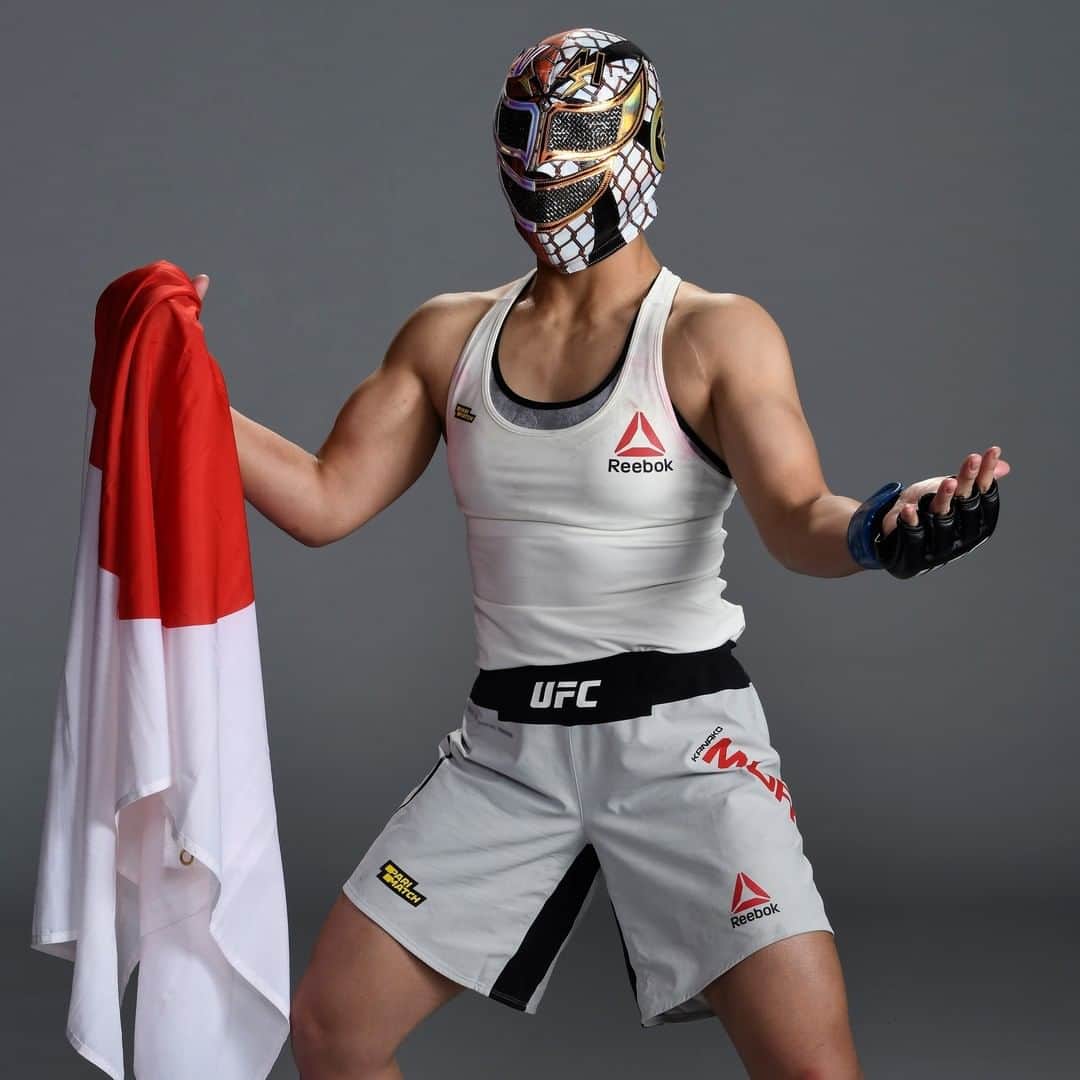 UFCさんのインスタグラム写真 - (UFCInstagram)「Murata paid homage to #UFCHoF'er -  Kazushi Sakuraba - after her debut victory! #UFCVegas14」11月15日 10時13分 - ufc