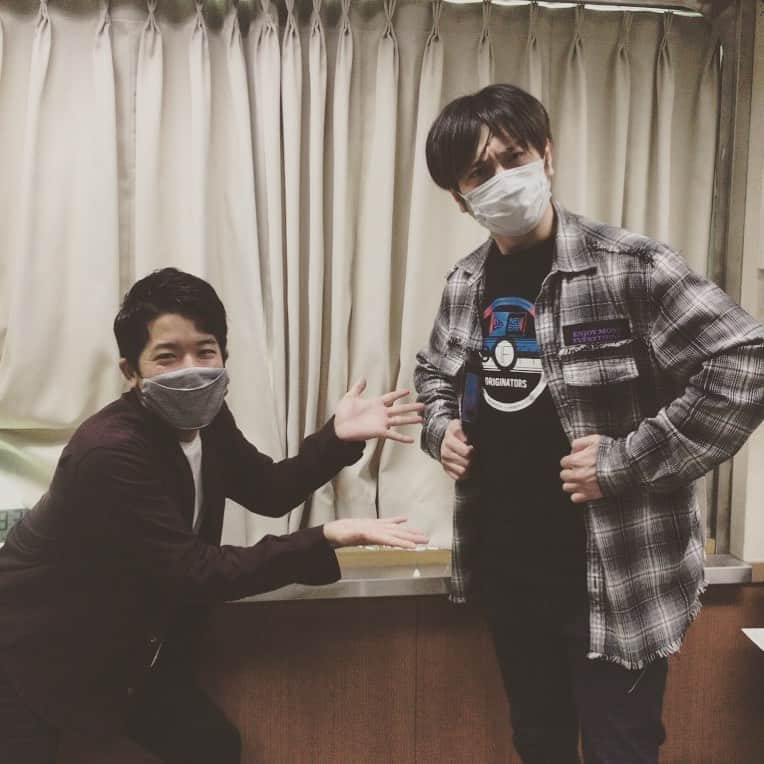 木藪亮太のインスタグラム：「#mbcラジオスペシャルウィーク   スペシャルウィーク11/11水曜日のモニスマは モノマネタレントの#jp さんにお越し頂きましたー！ #松本人志 さんを中心に数々のレパートリーを披露して頂き、 最後には私木藪のモノマネも聞いて頂きました🤣 なんのモノマネをやっても 「そのままの木藪」と言われるという私の相談に対して JPさんのアドバイスは 「思い切りやることが大事、その点はもうクリアしている」ということで… もうモノマネは諦めます。  #mbcラジオ  #モニスマ  #恩返し #モノマネ」