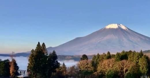 渡辺裕之さんのインスタグラム写真 - (渡辺裕之Instagram)「今朝の富士山 湖面の霧が幻想的 #霊峰富士山  #合掌 ＃素敵な休日を」11月15日 10時24分 - hiroyuki6267