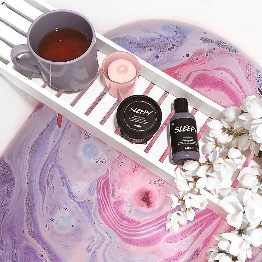 LUSH Cosmeticsさんのインスタグラム写真 - (LUSH CosmeticsInstagram)「Which bathroom setup is more your vibe?⁠ 🛁⁠⠀ ⁠⠀ ⁠• Drop a 💜  if you're a "Newbie" and skincare is just as important as a Twilight-inspired bath⁠⠀ • Drop a 💖  if you're a "Lushie" who is Snow Fairy and Yog Nog-obsessed⁠⠀ • Drop a 💚  if you're a "Greenie" and naked products are a must⁠⠀ ⁠⠀ Want to learn more about your Lush persona—or someone else's? Whether you want to treat yourself, your favorite outdoor adventurer or someone who's never even heard of a bath bomb... we've got the perfect gift to match. Head to our link in bio to find out more now.⁠⠀ ⁠⠀ 📸: @lushsuisse⁠ @lalaloveofficial⁠ @lushsyc⁠ ⁠⠀ ⁠⠀ Psssst... don't forget there are SO many ways to shop this holiday season. You know the drill, more information is waiting for you in our link in bio.⁠⠀ ⁠⠀ #MyLushPersona #LushChristmas2020 #Christmas2020 #holidays #gifting #crueltyfree #handmade」11月15日 1時41分 - lushcosmetics