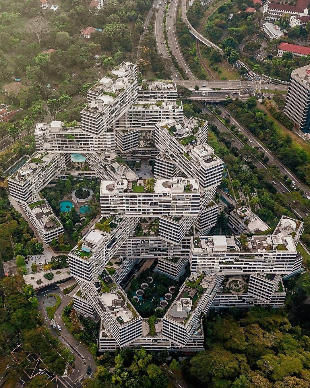 Architecture - Housesさんのインスタグラム写真 - (Architecture - HousesInstagram)「⁣ 𝗧𝗵𝗲 𝗜𝗻𝘁𝗲𝗿𝗹𝗮𝗰𝗲 is an apartment building complex in Queenstown, #Singapore. With nearly 170,000 m2 of floor space, it has 1,040 apartment units of different sizes, with ample outdoor spaces and gardens. The site completes a green belt that extends between Kent Ridge, Telok Blangah Hill and Mount Faber Park.An wonder #architecture project, isn’t it?😊⁣ Day, or night? Which pic do you prefer?💙⁣ _____⁣⁣⁣⁣⁣ 📐 Ole Scheeren, Office for Metropolitan Architecture, OMA⁣ 📸 @luxplush.⁣ 📍 Queenstown, #Singapore.⁣ #archidesignhome⁣ _____⁣⁣⁣⁣⁣ #architecture #arquitectura #citybuildings #tower #skyline #archilovers #amazingarchitecture #citytowers #modernistbuildings #modernistarchitecture #modernbuildings⁣」11月15日 1時50分 - _archidesignhome_
