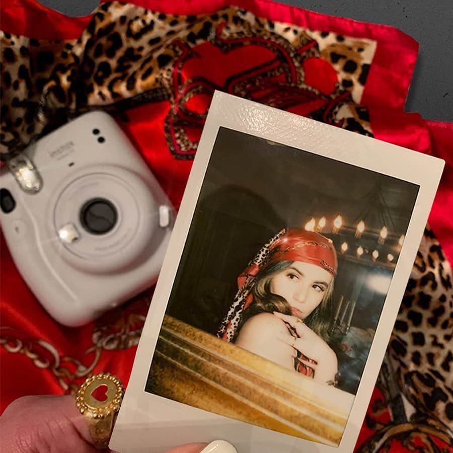 Fujifilm Instax North Americaさんのインスタグラム写真 - (Fujifilm Instax North AmericaInstagram)「I spy with my little 👁️… a quote, a camera and a record. A satin handkerchief with a little bit of leopard! Comment with your favorite find from @msilena’s edgy #give10 submission! 👇💖⁠⠀ .⁠⠀ .⁠⠀ .⁠⠀ #dontjusttakegive⁠⠀ #givekindness⁠⠀ #give10⁠⠀ #moodboard」11月15日 2時01分 - fujifilm_instax_northamerica