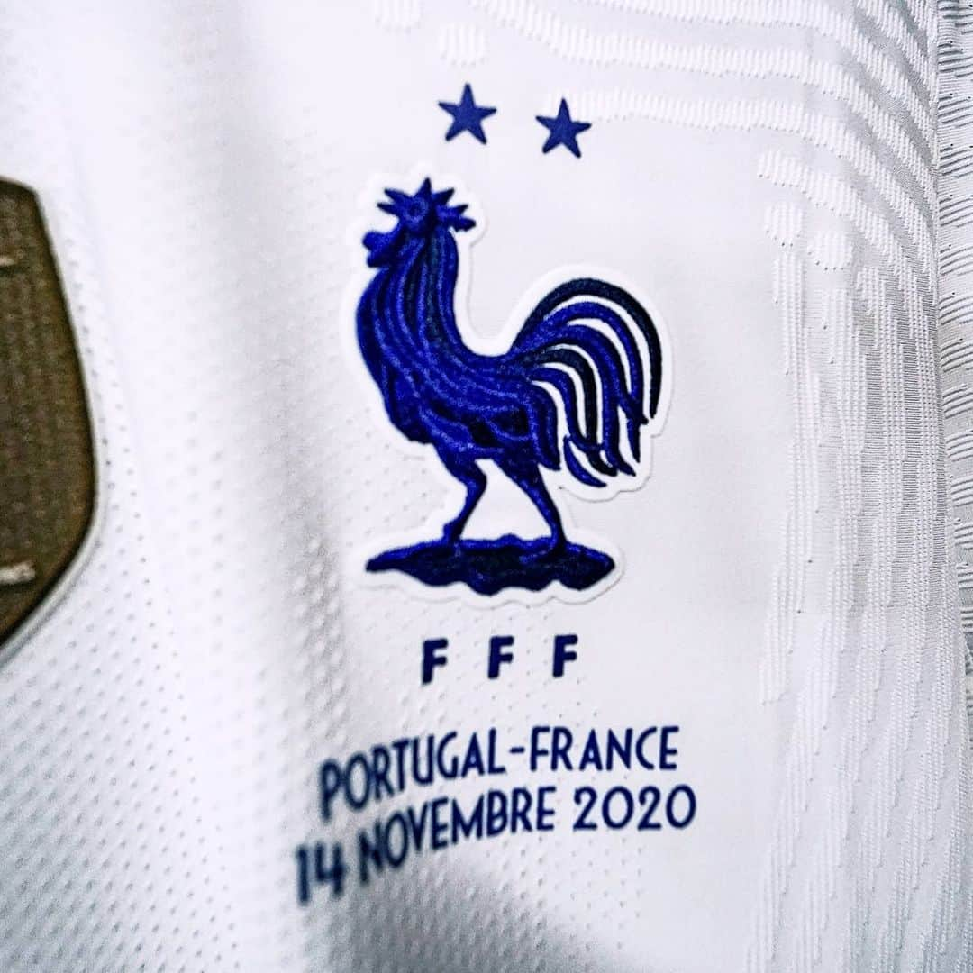 サッカー フランス代表チームさんのインスタグラム写真 - (サッカー フランス代表チームInstagram)「Vestiaire en place au Portugal ! Début du match à 20h45 👊 #FiersdetreBleus #PORFRA  - Ready for tonight 👊」11月15日 1時57分 - equipedefrance