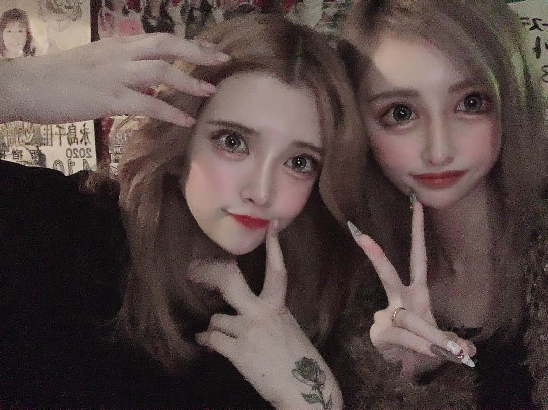 坂口杏里のインスタグラム：「09054307175 ↑何かあればこちらまで！ Bar Cachette (カシェット) 東京都新宿区歌舞伎町2-11-7 メトロビル4階 営業時間 1:00～7:00  お待ちしてますん💕 男性１時間3000円 女性１時間1500円 （飲み放題）  めためたかわいい子もきてくれた♥️ 今日も楽しく営業してます✨」