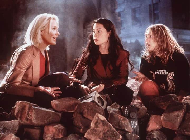 E! Onlineさんのインスタグラム写真 - (E! OnlineInstagram)「Good morning, C̶h̶a̶r̶l̶i̶e̶ Instagram. It's been 20 years since #CharliesAngels graced our screens so we're revealing 20 behind-the-scenes facts about the movie at the link in our bio. (📷: Columbia Pictures/Newsmakers)」11月15日 2時00分 - enews