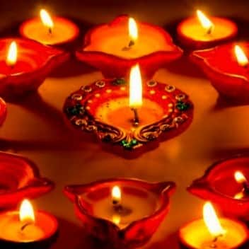 サッチン+バビさんのインスタグラム写真 - (サッチン+バビInstagram)「We are wishing all who celebrate, a very happy Diwali✨. Our Festival of Lights, Diwali is a time to reflect on life and to embrace and make changes for the upcoming year.  To Give and To Forgive.  To Rise and To Shine.  To Unite and To Unify. #happydiwali, #celebrate, #shine」11月15日 2時05分 - sachinandbabi